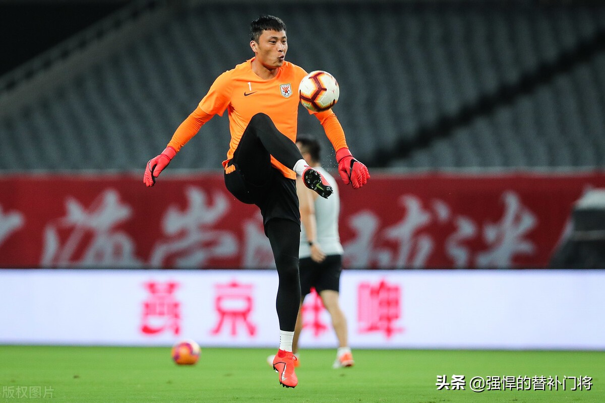 中甲1米96门将,1米49的门将