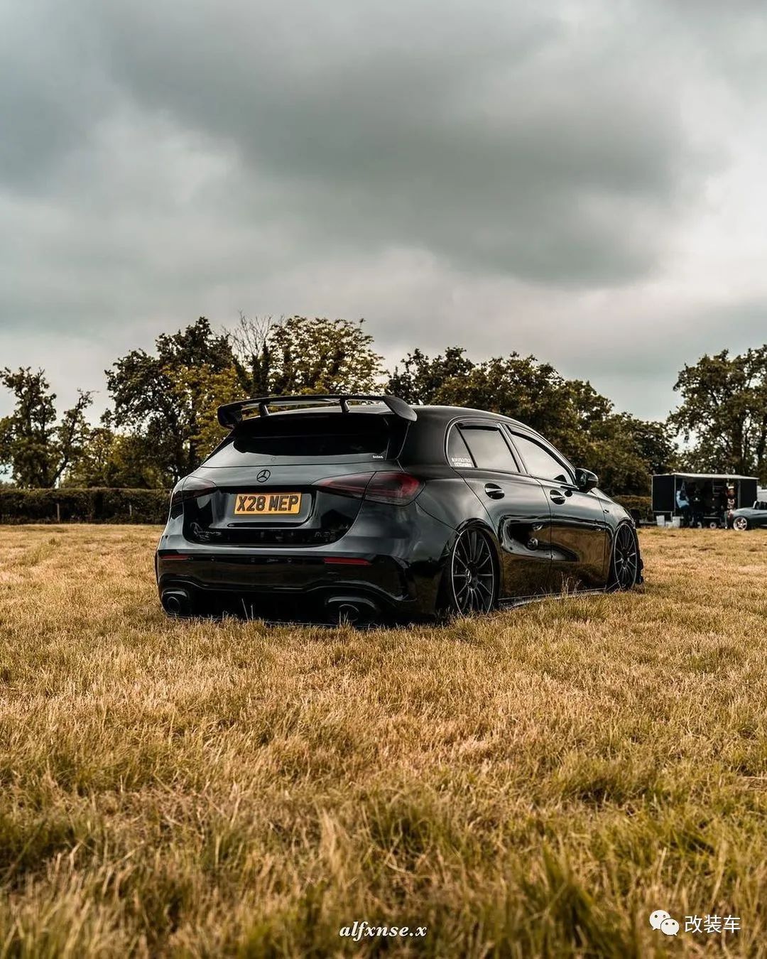 奔驰c级小姐姐改装,奔驰威霆改装小姐姐