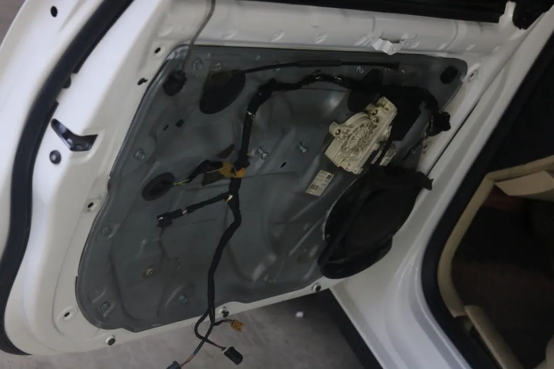 老款大众polo拆解内饰全过程,旧polo翻新视频