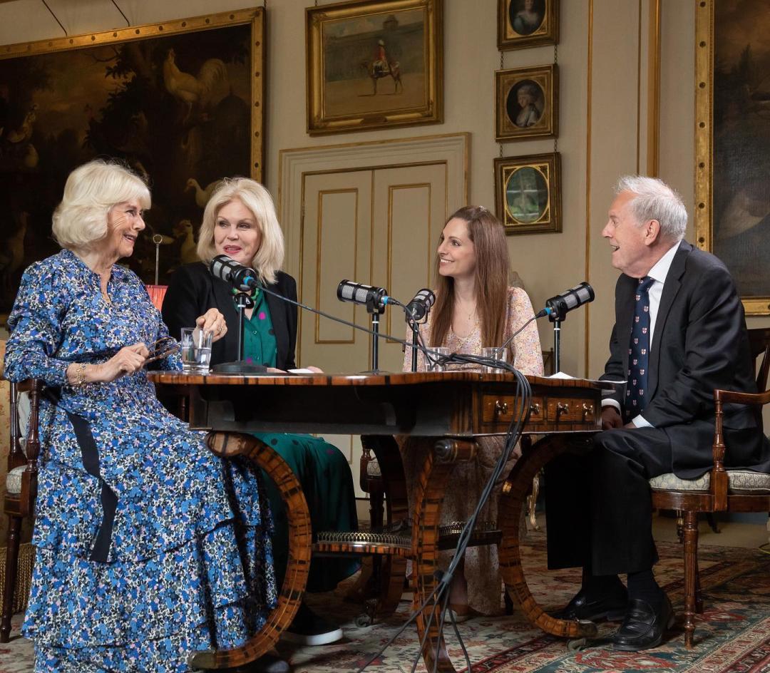 卡米拉气质逆袭不输戴安娜,卡米拉微笑回应凯特