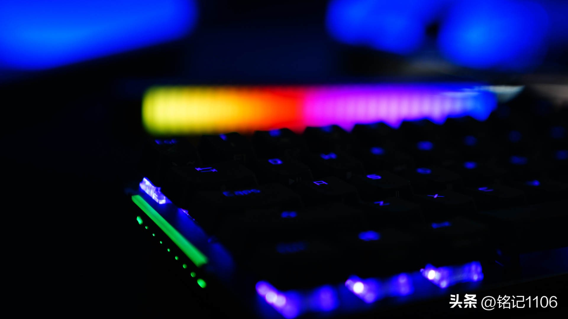 华硕rog夜魔机械键盘哪个轴好,rog魔导士键盘怎么按一下就有灯光