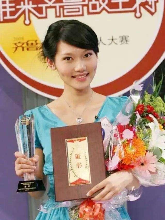 春晚主持人董卿周涛朱迅李思思,春晚主持人董卿朱迅周涛