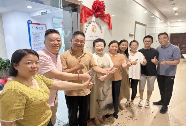 音乐教育家李永和国家心理咨询师黄小虎参加南京高得健康公益活动