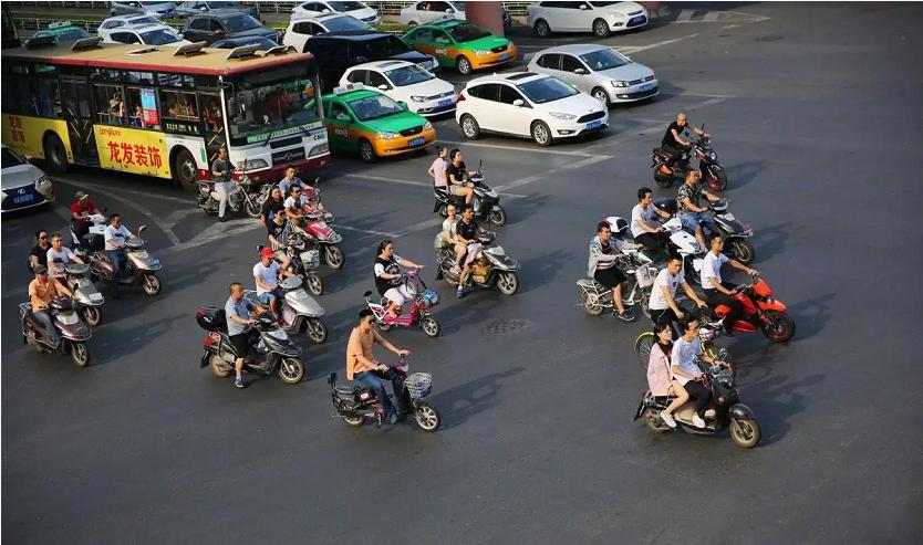 去电动车实体店买车,电动车网购好还是实体店好