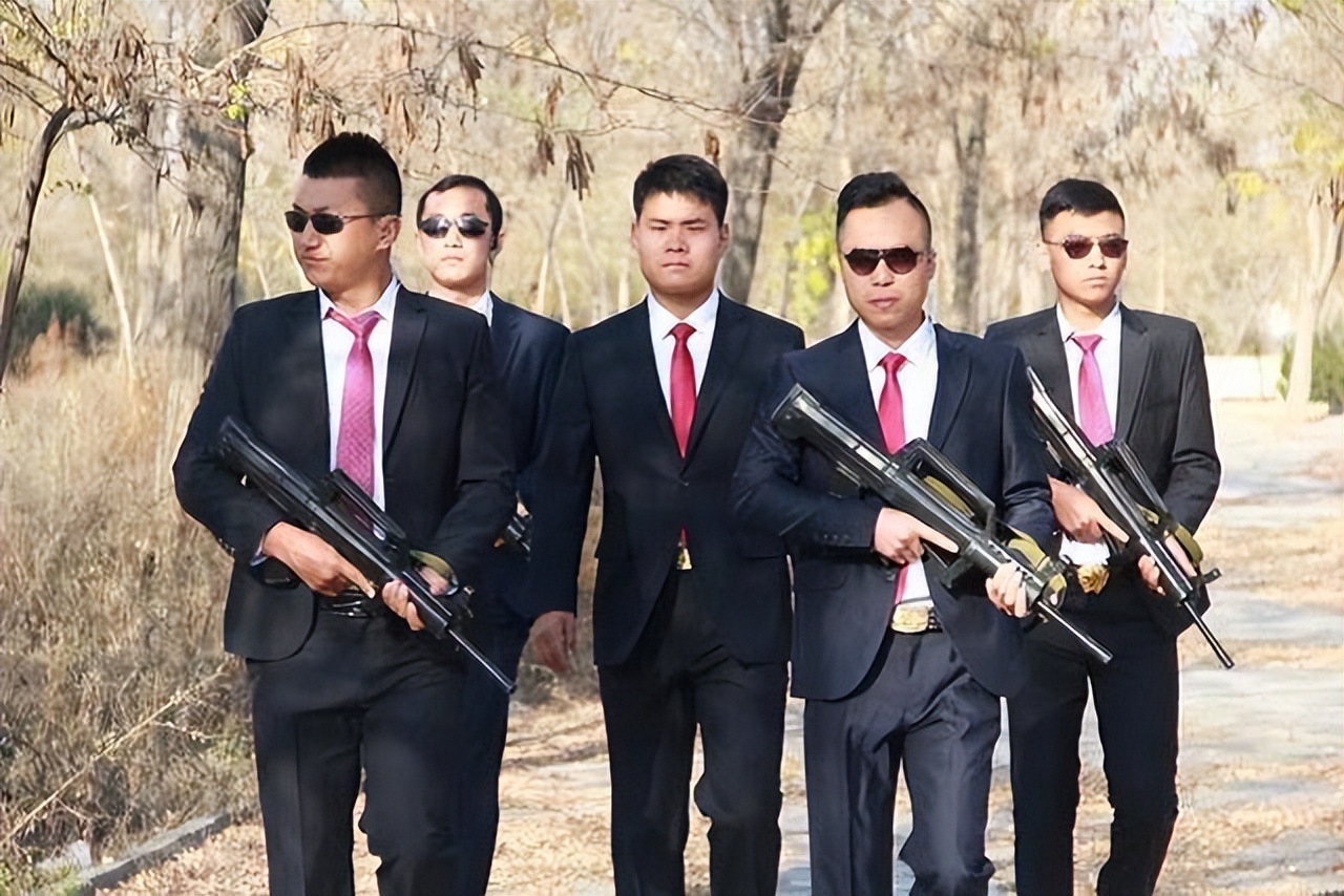 中国高中生在缅北组建私人武装,疯狂敛财700亿在缅北追寻历史