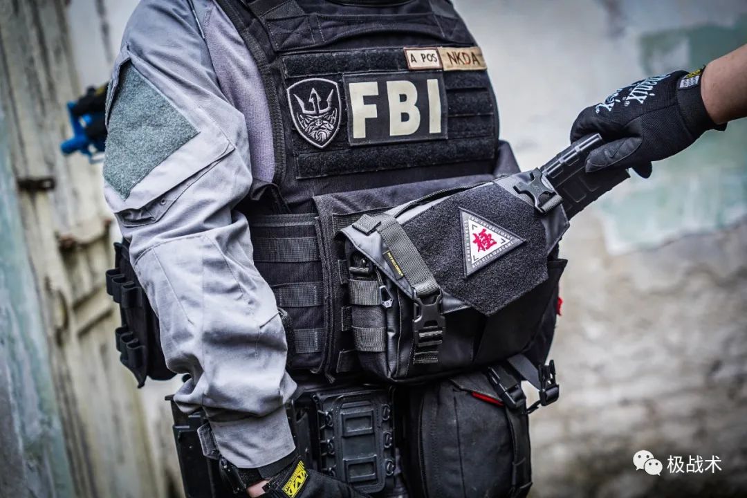 泰酷辣！机能与战术的结合，奈特科尔-SLB05机能通勤挎包丨评测