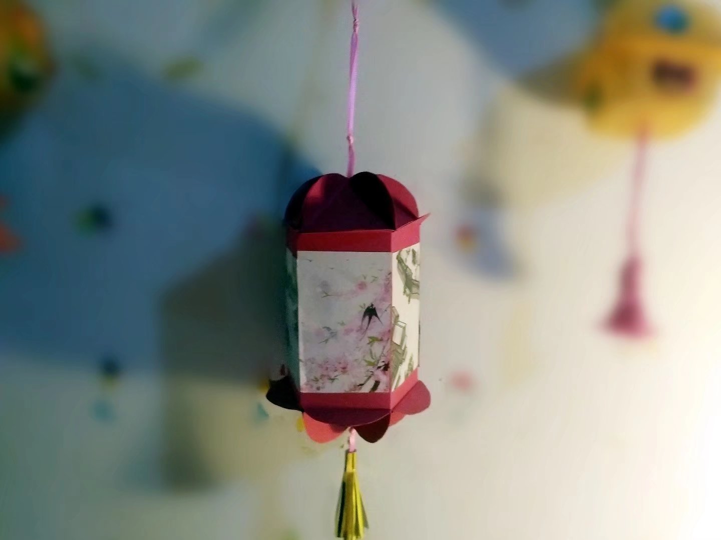 如何做古风灯笼春节必备,教你用红纸做简单漂亮的古风灯笼