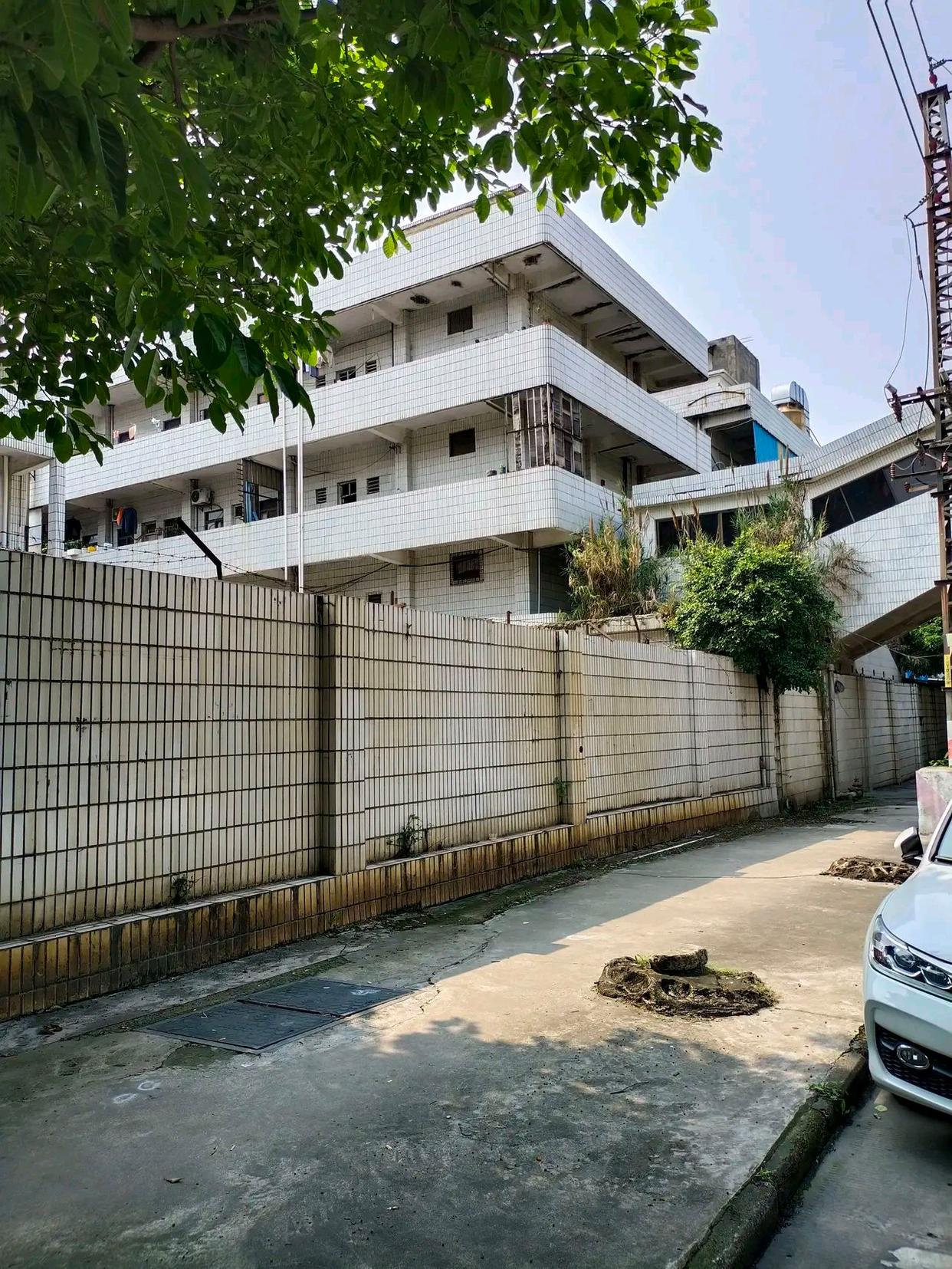 深圳工厂宿舍住12个人,深圳工厂4人间宿舍真实条件