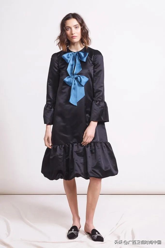 超大纱蝴蝶结怎么搭配,两个小蝴蝶结怎么搭配甜美