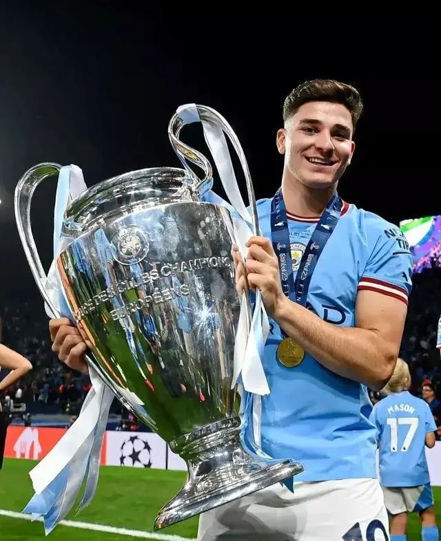 小蜘蛛阿尔瓦雷斯回曼城首秀,小蜘蛛阿尔瓦雷斯曼城表现