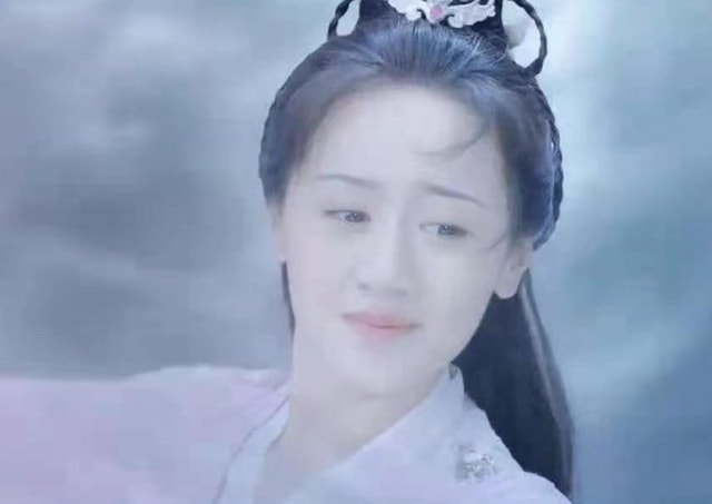 她被誉为神颜小花被李冰冰力捧,她曾被誉为娱乐圈校花