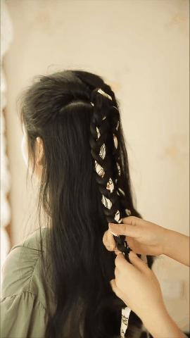 杨超越整了容吗,杨超越变了一个样子吗