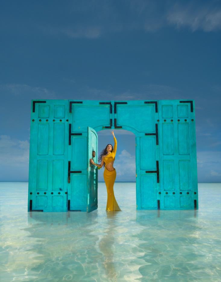 性感时尚的模特遇见大胆的时尚摄影师,会碰撞出怎样的性感火花?