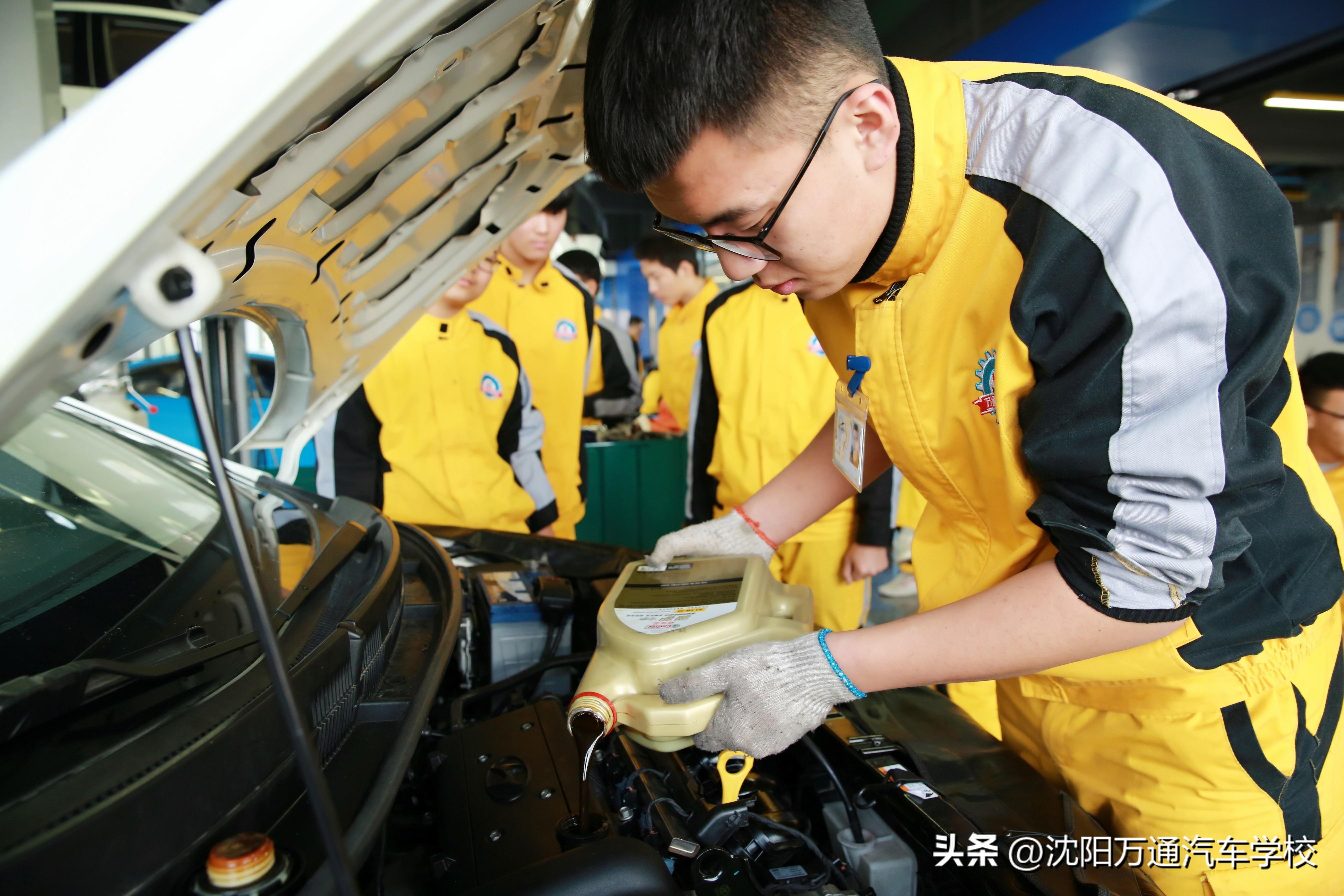 怎样辨别汽车烧机油了,怎么辨别车辆烧机油