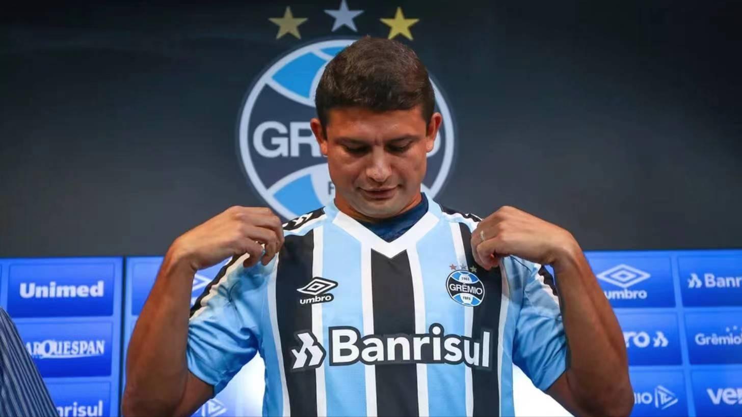 重返中超归化国脚艾克森加盟成都,广州恒大外援艾克森告别