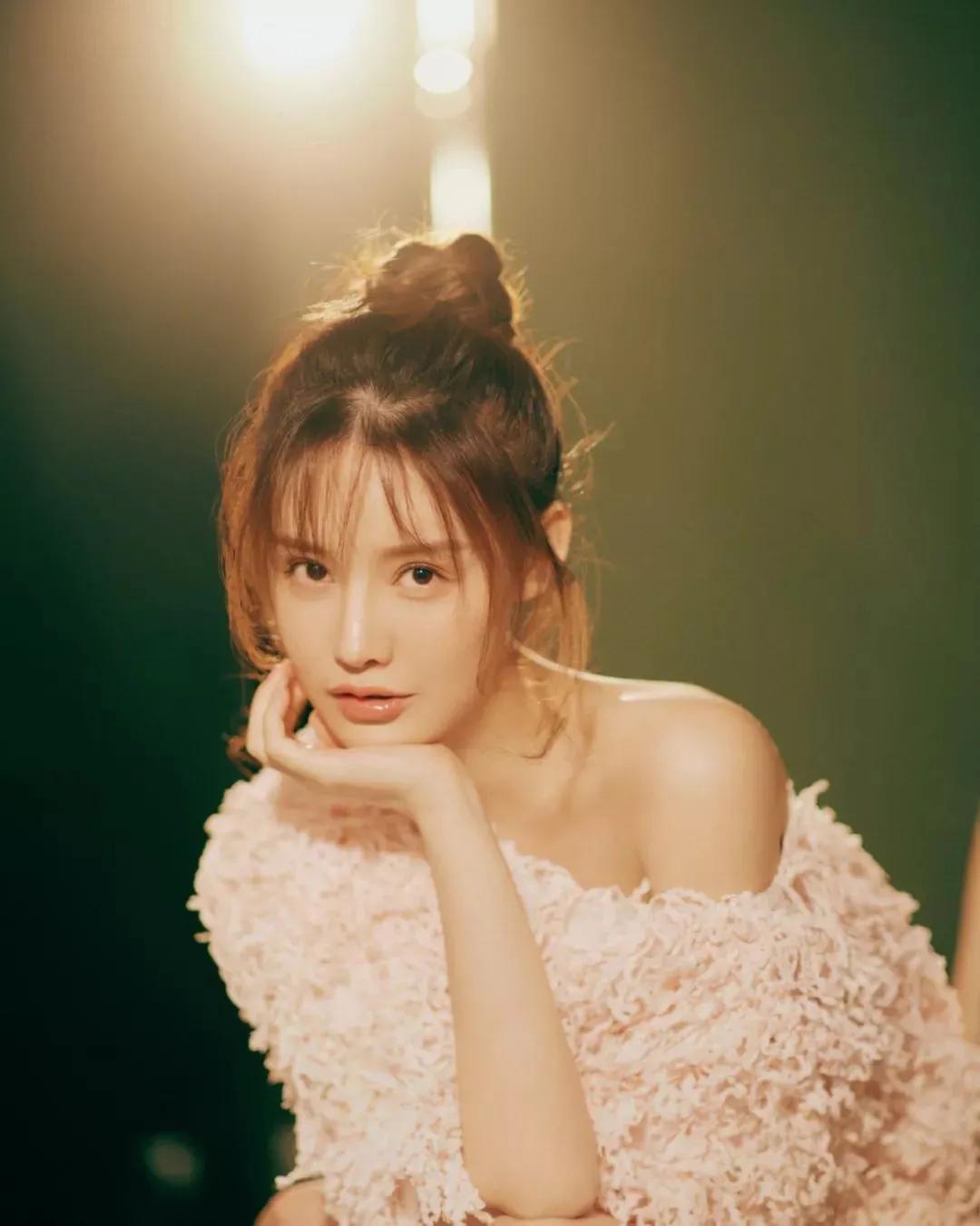 杭州网友花8000买《巴林塔娜》电影票要求高溜出演