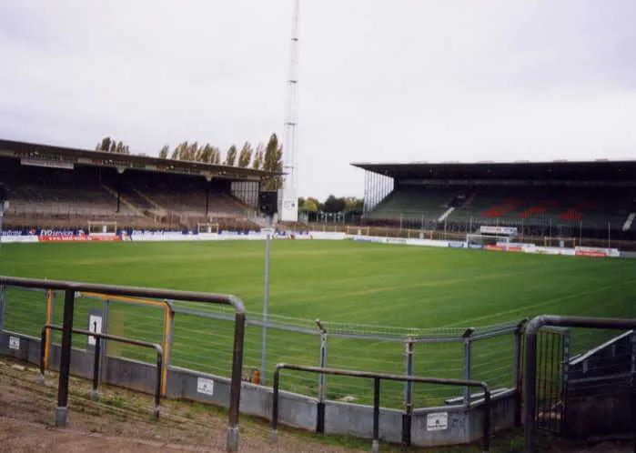 中国为何专业球场这么少,专业球场标准