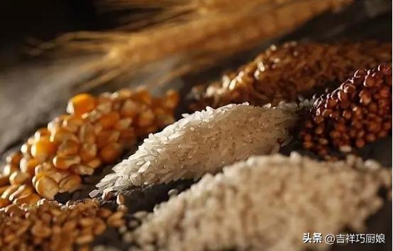 男子鉴定几十瓶假酒全集,小伙拿茅台酒去鉴定反被说是假的