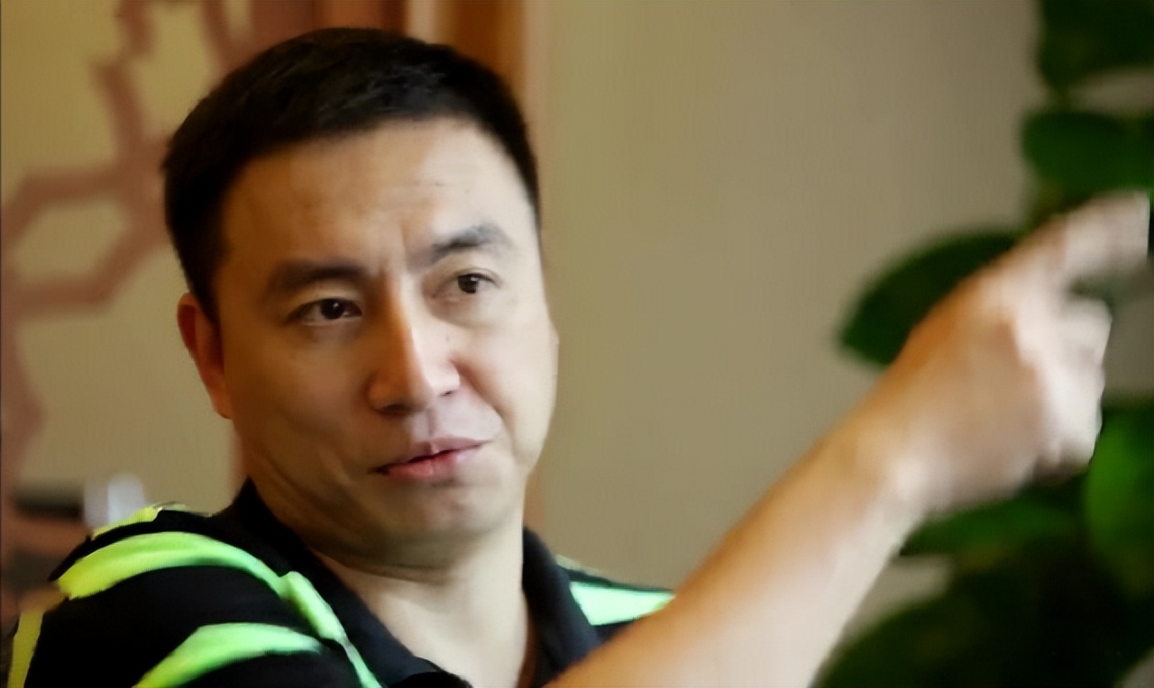 火烧靖国神社中三观正的日本小伙,中国小伙火烧日本靖国寺