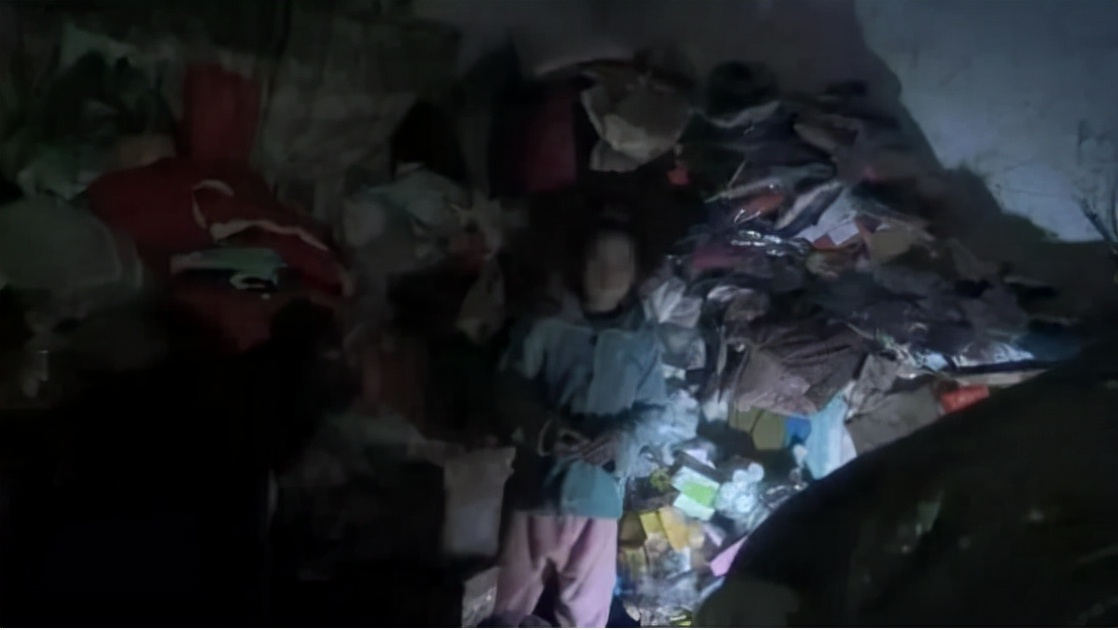 广西一男童被母亲囚禁9年,广西男童被囚禁