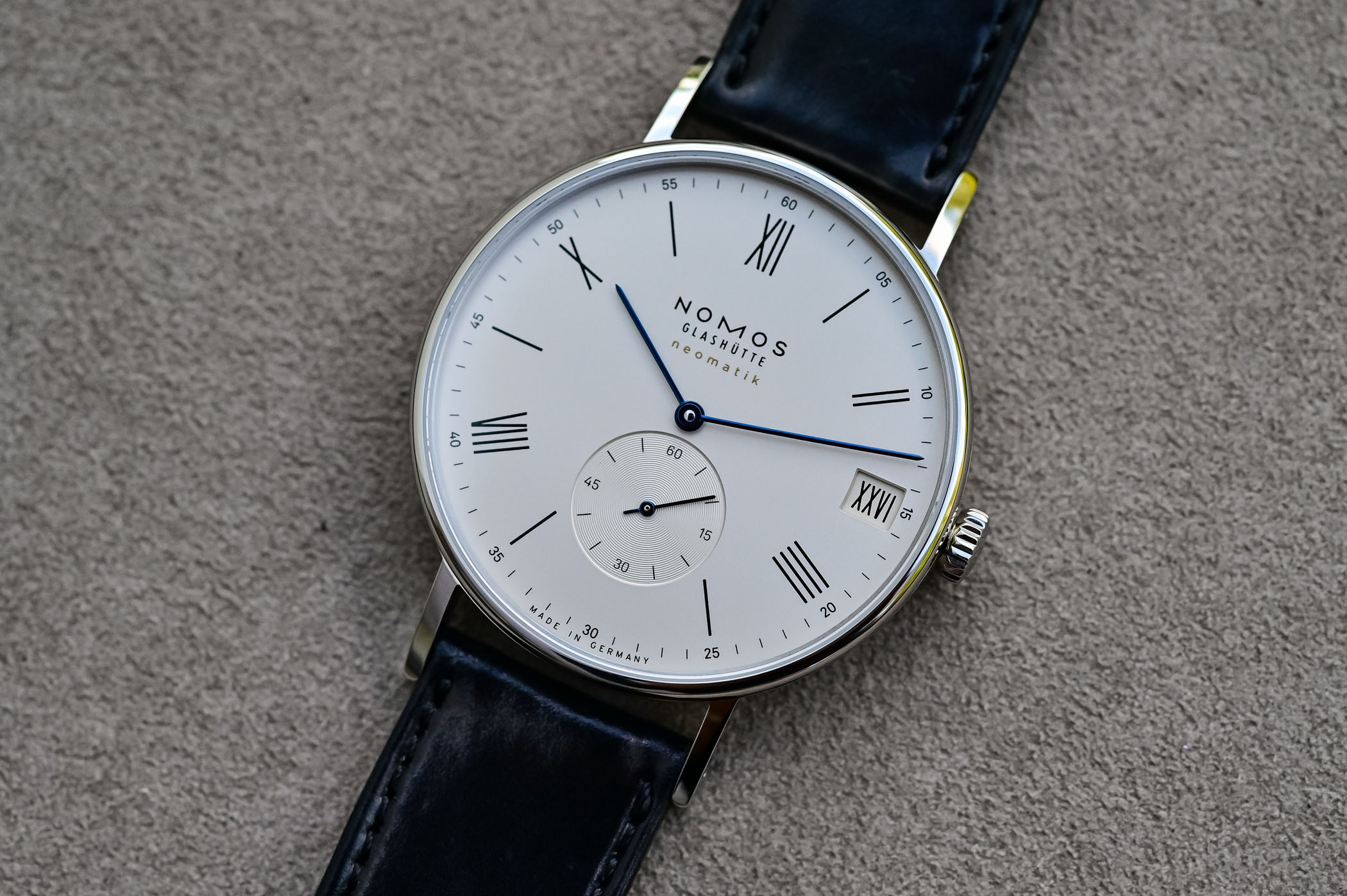 nomos鎵嬭〃鏈夊甫鏃ュ巻鐨勫悧,nomosludwig鎵嬭〃