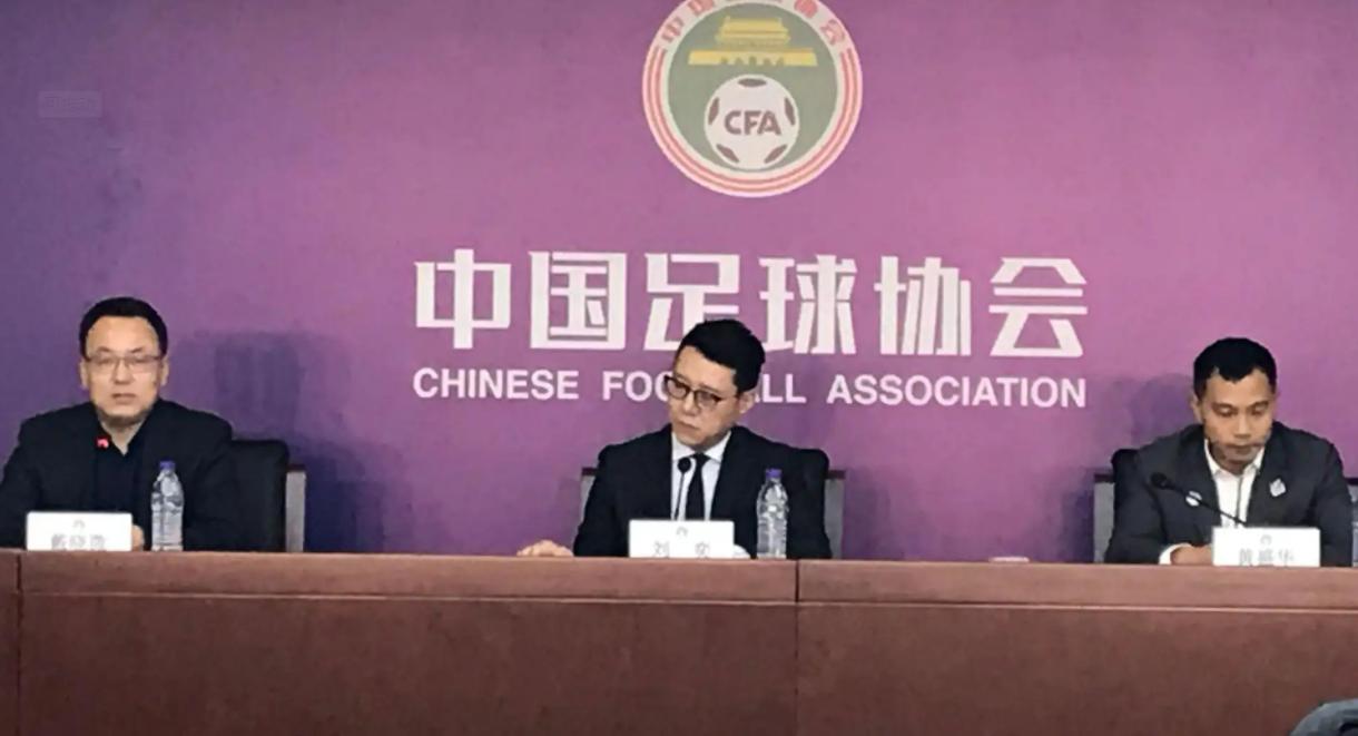 懂中国足球的李铁：坑老板球员，坑足协国足，终把自己坑进去