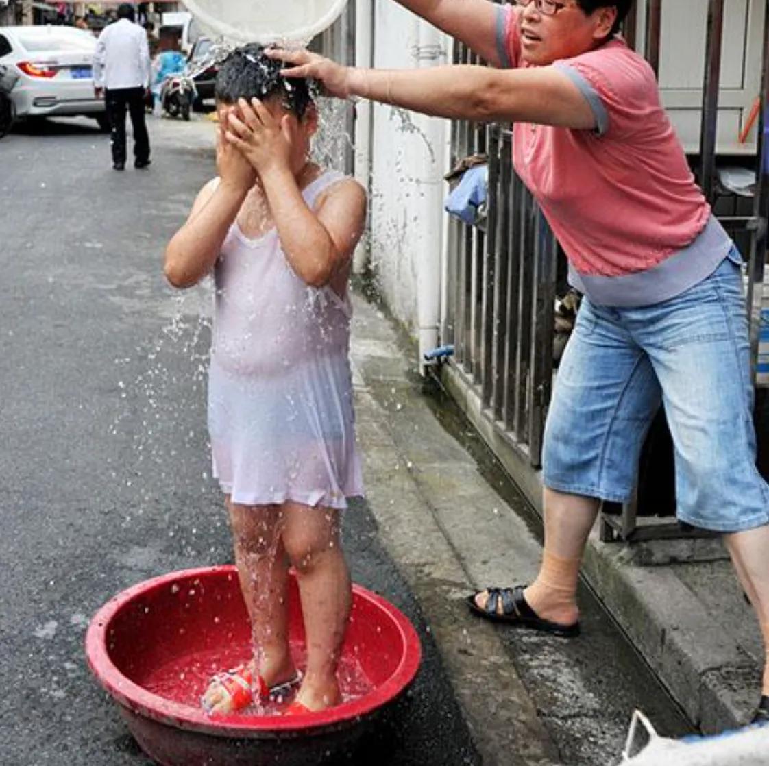 “洗头洗澡可冲洗掉放射物”专家提出此建议是否可行？