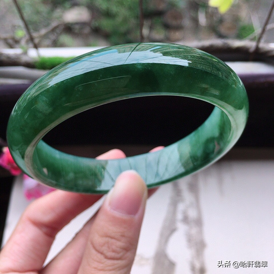 上2万元的油青种翡翠,人人都能买得起的珠宝