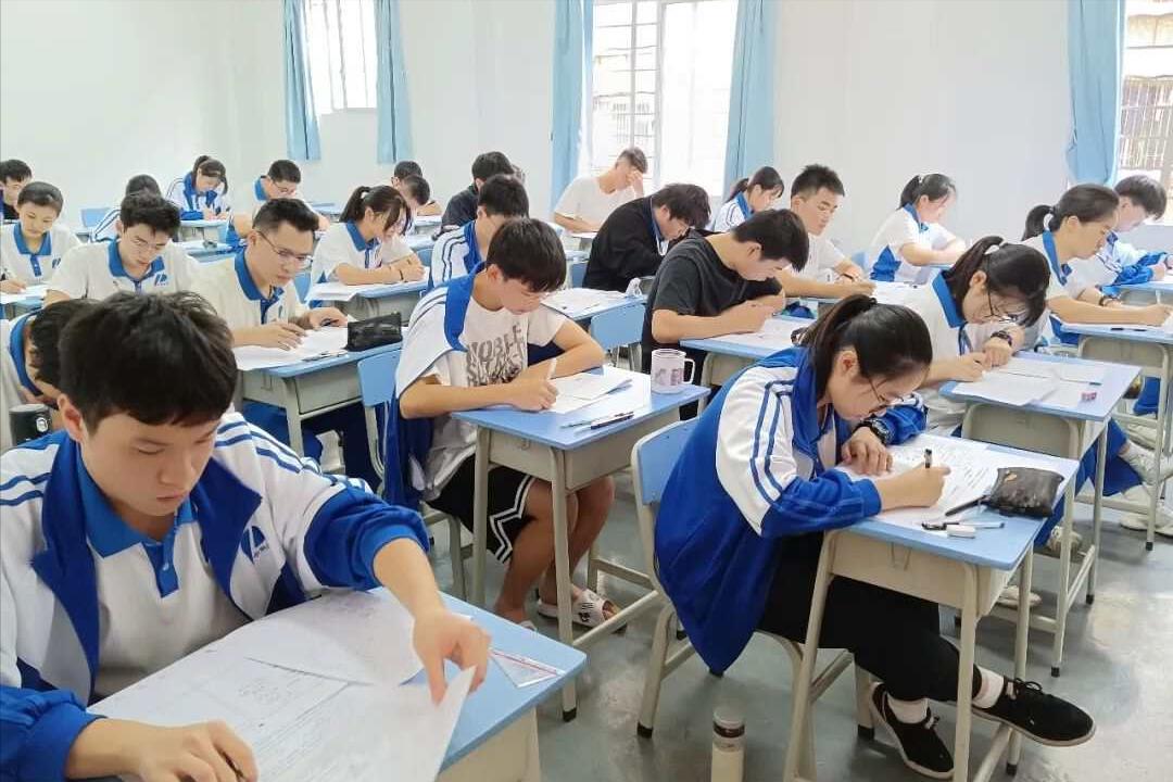 父母因为孩子中考焦虑怎么办,帮助中考的孩子克服焦虑