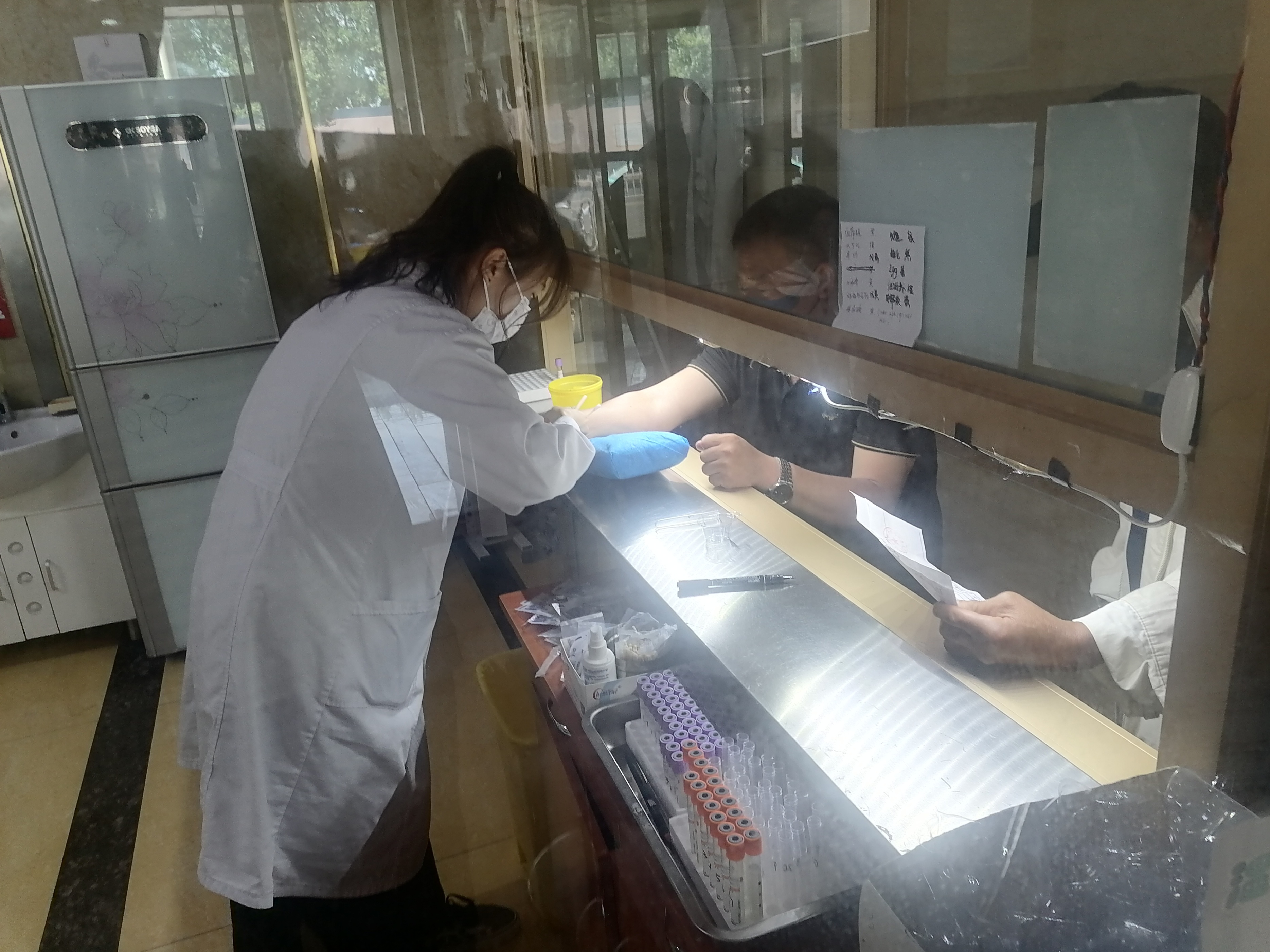 爱心义诊进乡村为民服务暖人心,爱心义诊为偏远乡村群众送健康