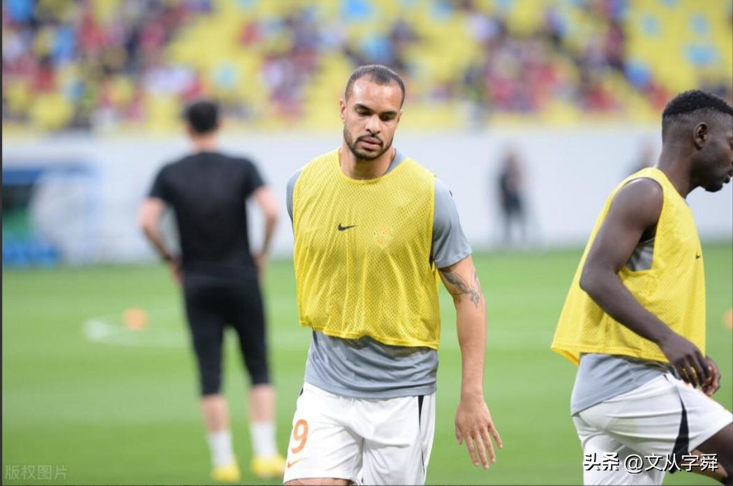 中超老将重聚,中超上海申花vs青岛海牛吴金贵