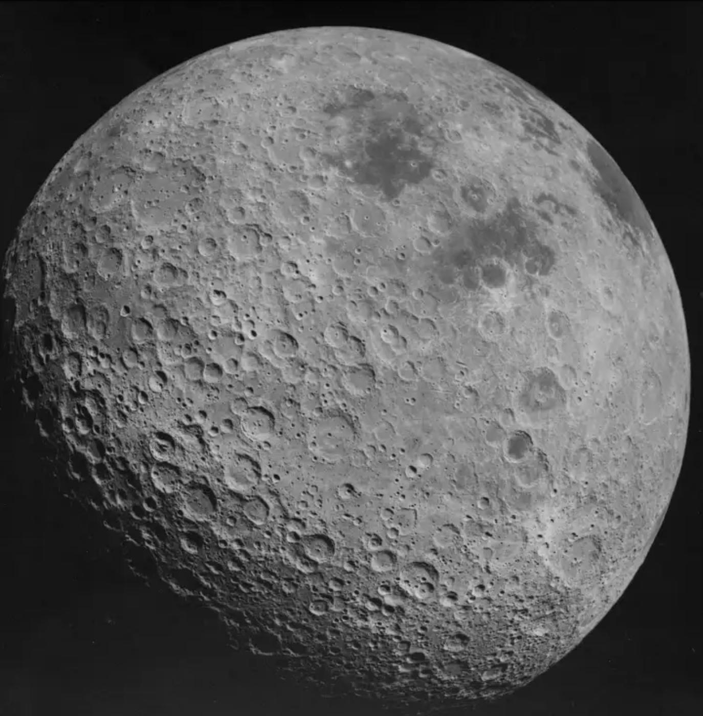 走进月球的背面全是陨石坑,月球的陨石坑是在表面还是内部