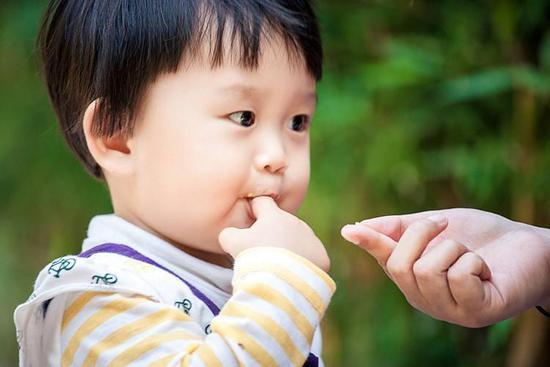 宝宝爱黏爸爸,怎么解决宝宝黏爸妈