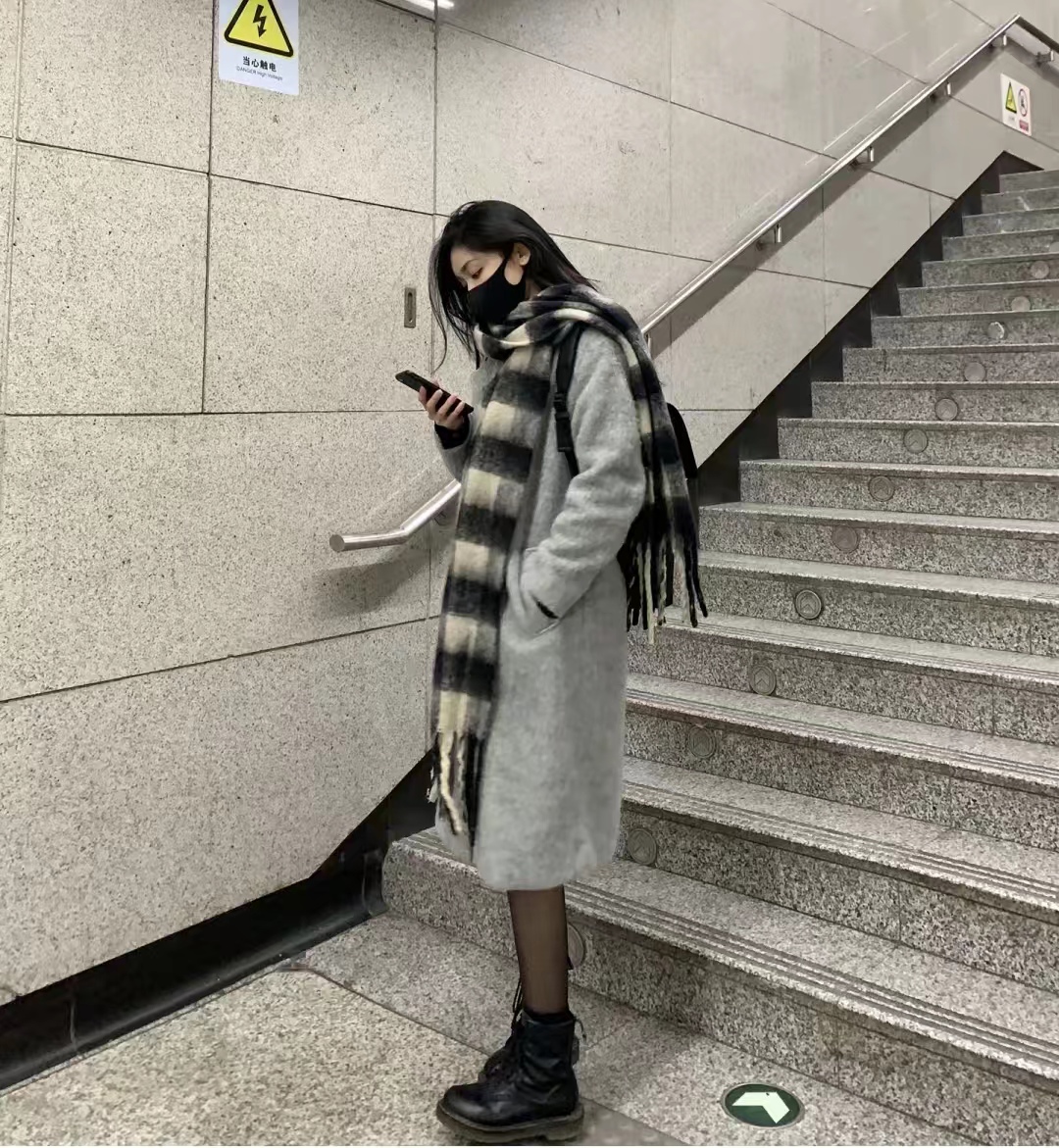 中款深灰色大衣怎么搭配好看,maxmaralabbro灰色大衣