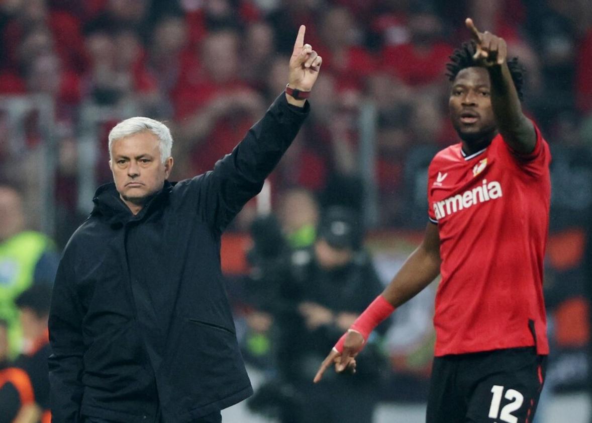 0-0！穆里尼奥神了，杀入决赛，阿兹蒙错失绝杀，抱头不敢相信