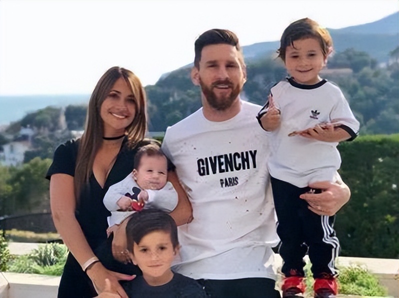 两大球王讨论梅西,两大球王聊梅西