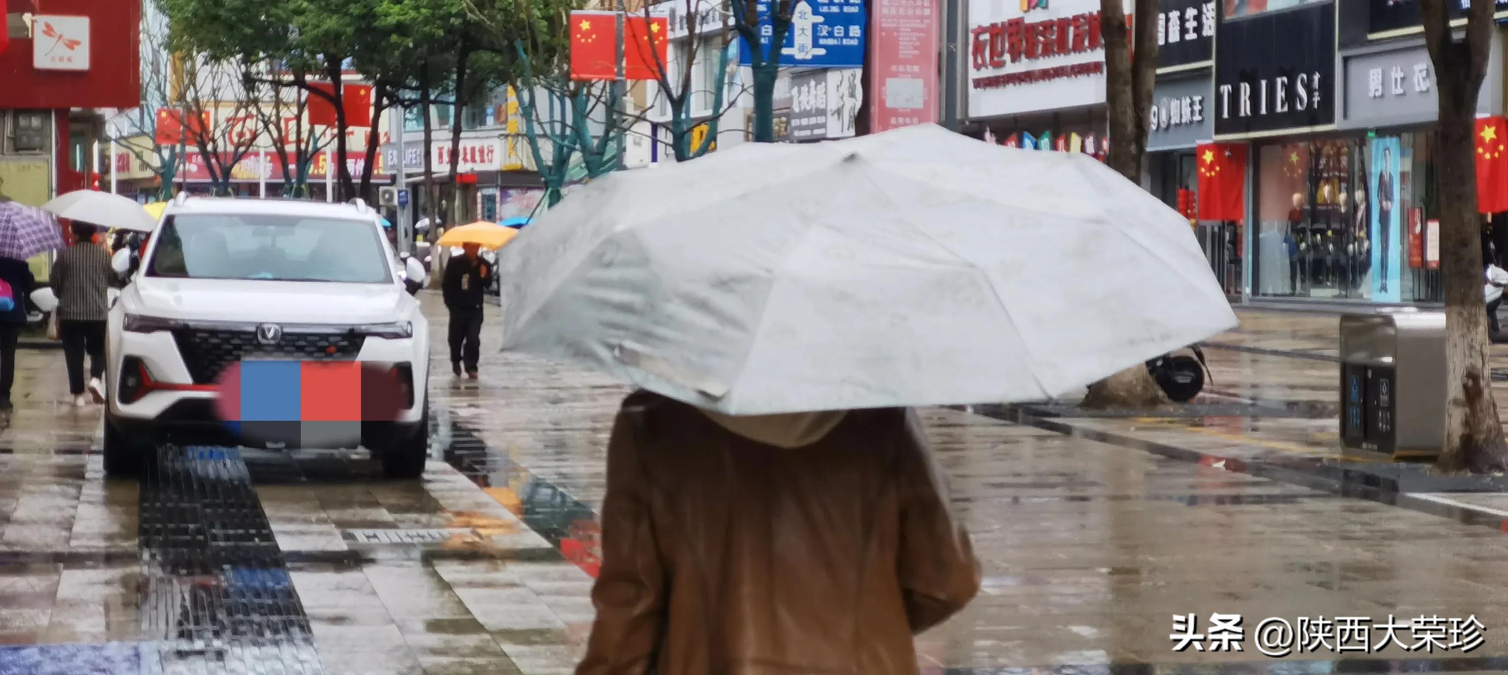 在超市里看人生百态，总有出乎意料的发现