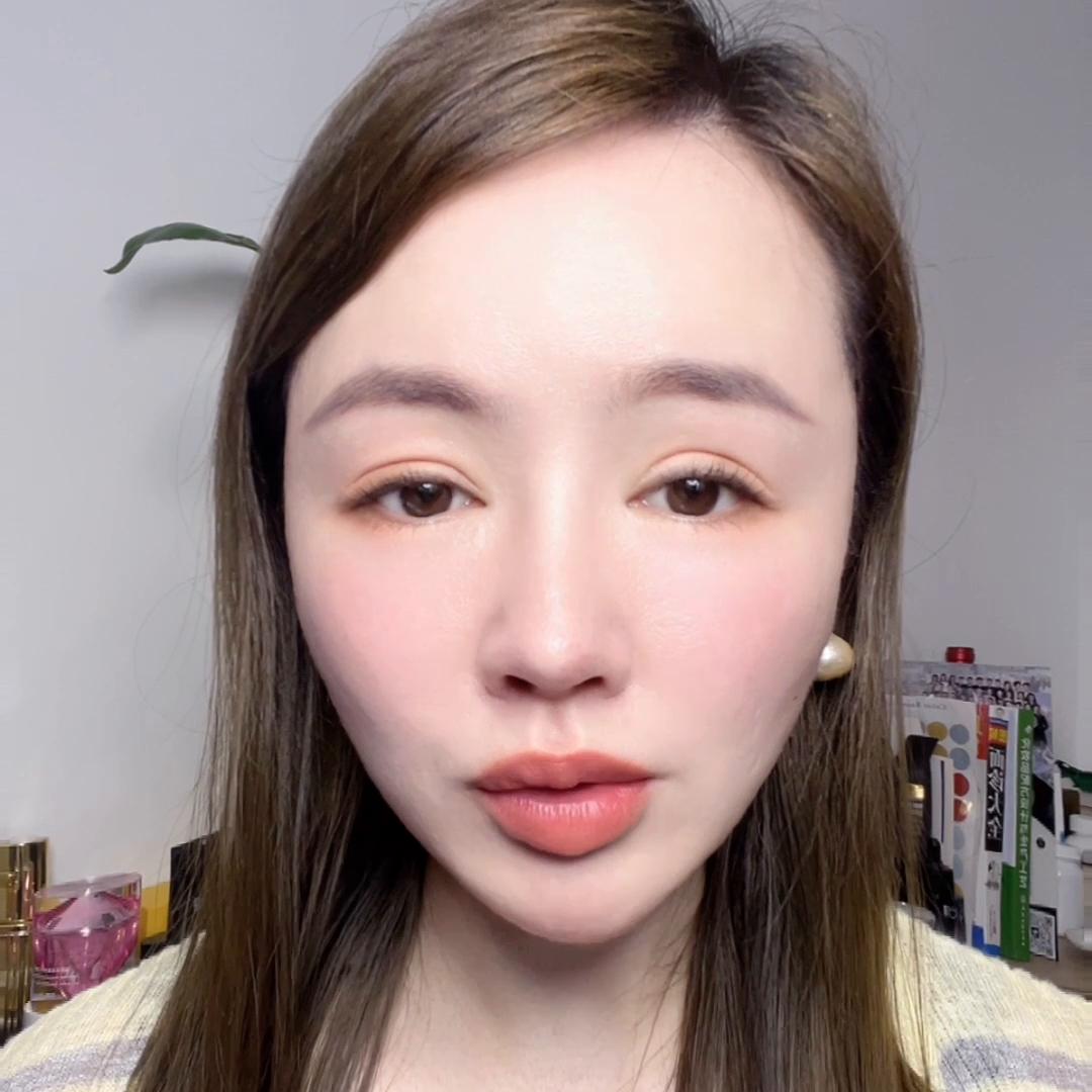 今天一个粉丝，还说家里买了好多的产品，一点效果都没有，...