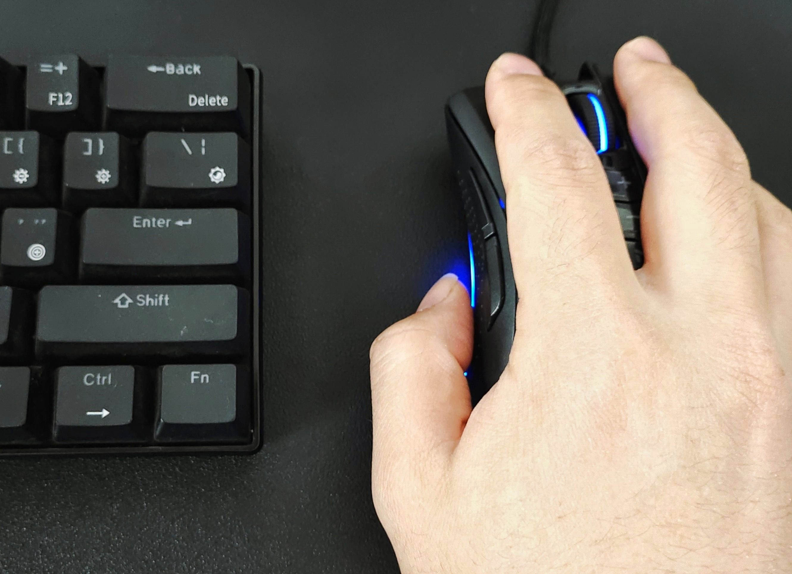 体验性价比兼具,血手幽灵ES9Pro测评:电竞入门者的上分利器