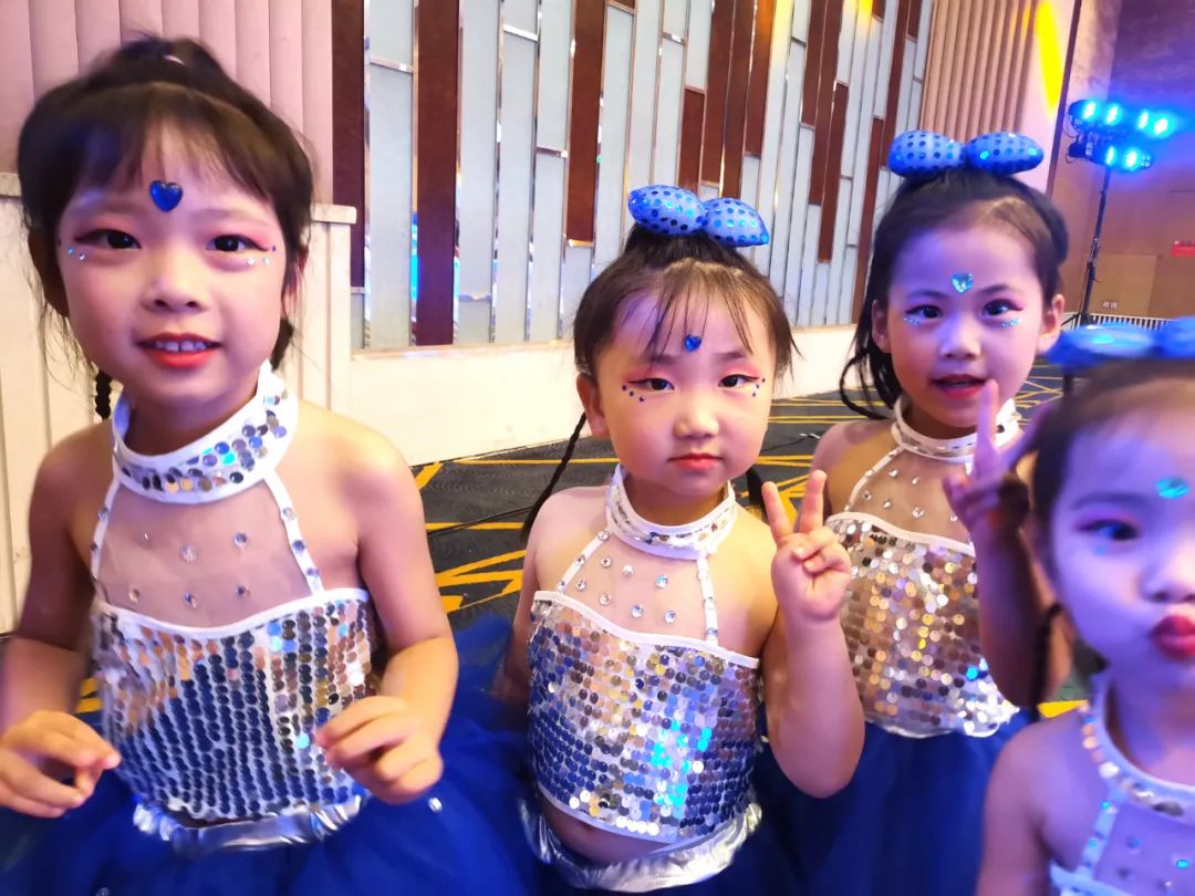 七彩童年活动环创,七彩童年庆六一活动