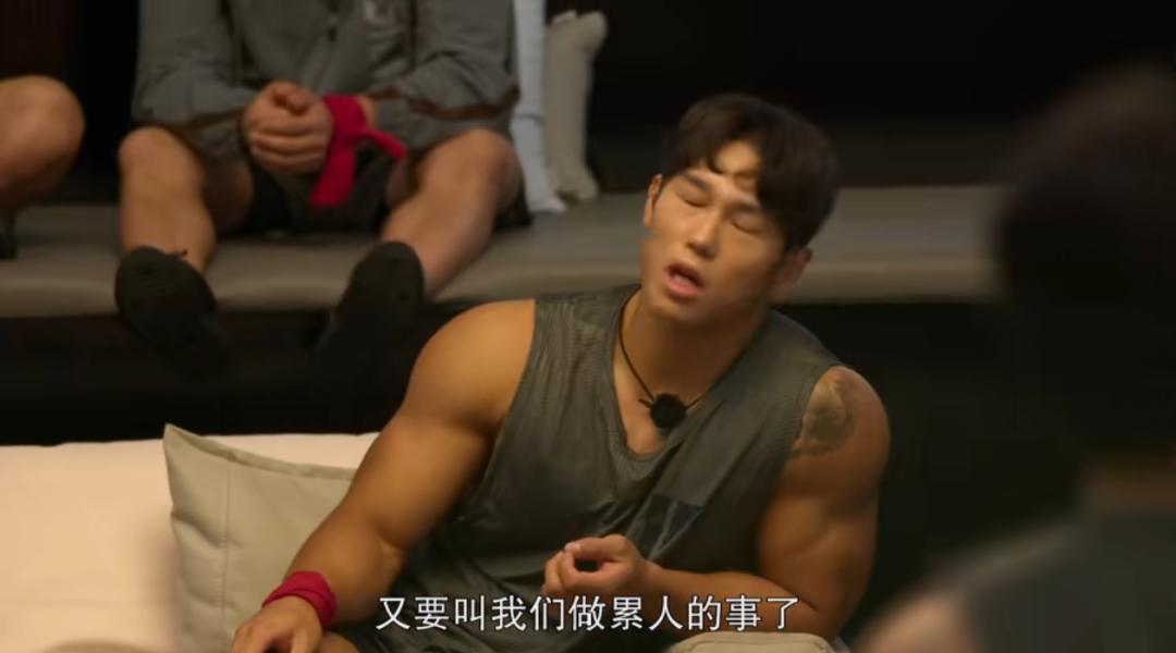 韩国人痴迷健身,韩国人在健身房运动