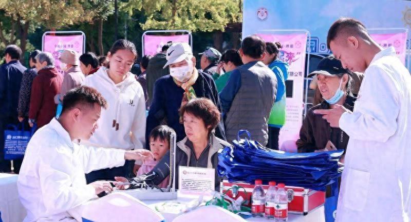 石园街道公益文化节：极致服务！