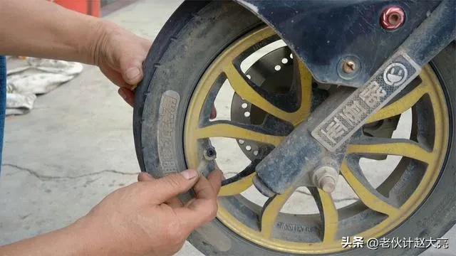 电动车车胎漏气是补胎好还是换胎,电动车补胎和换胎有什么区别