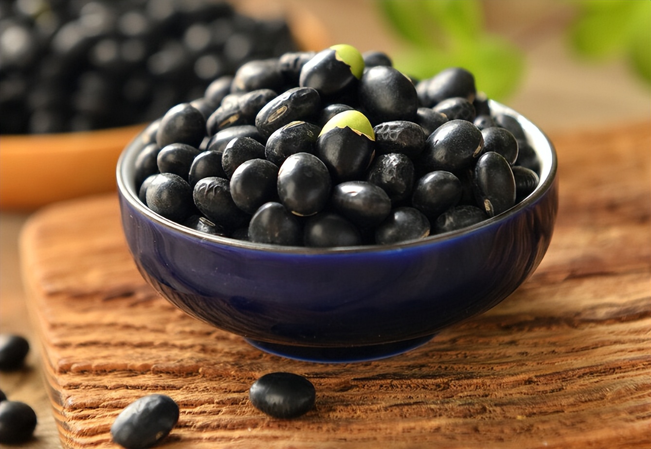 女人常吃什么美容抗衰老,女人不要想着用什么护肤品抗衰