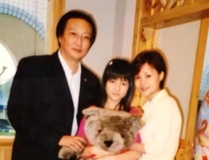 谁说虎毒不食子?亲手把郭美美推入深渊的始作俑者,是她亲妈