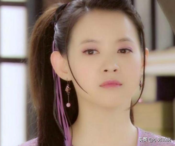 和女儿曾宝仪视频习惯性脱衣服，上厕所一丝不挂戒指都要摘掉