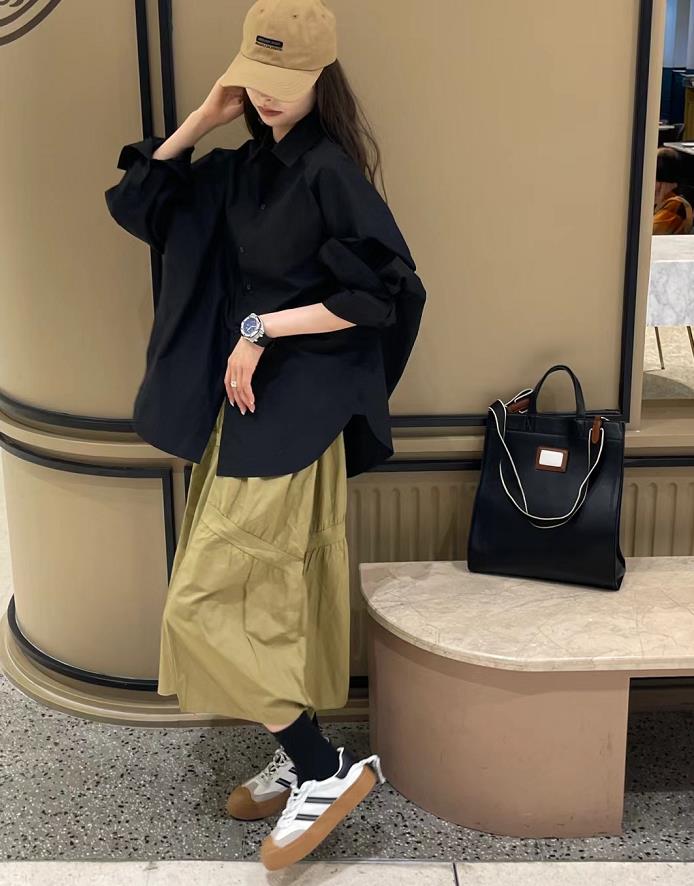 黑色和什么颜色显高级,汽车内饰黑色搭配什么颜色好看