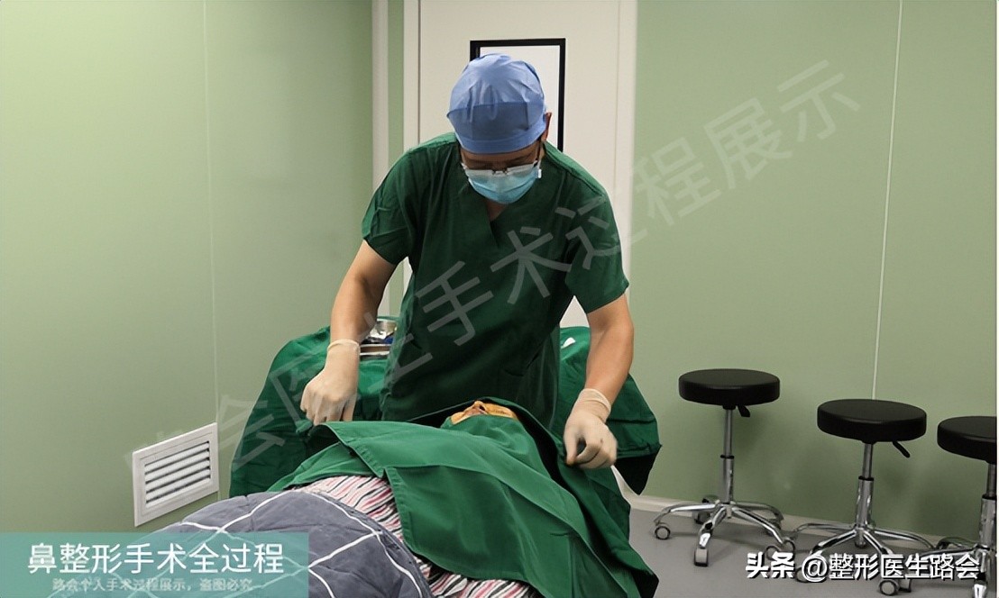 隆鼻手术全过程女生,隆鼻手术到底是怎么进行的