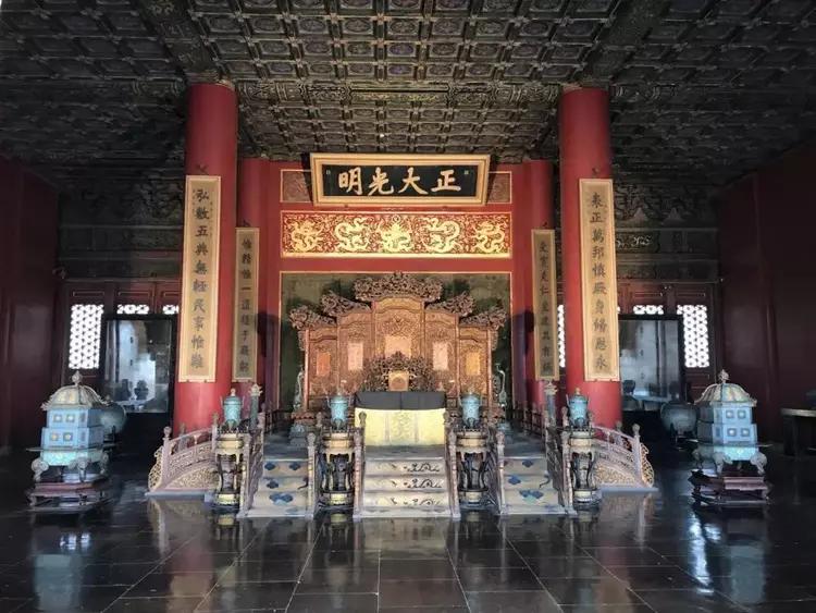 古代躺椅古画,古画之圆鼓凳