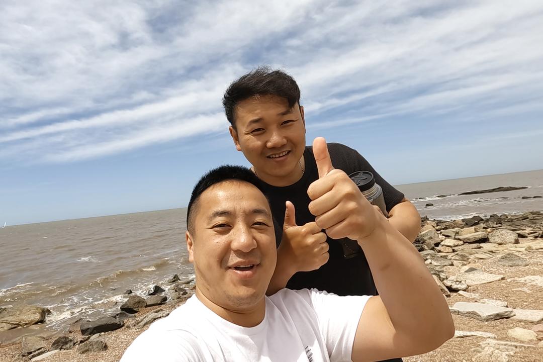 花了6000元在海上吃西餐,花了8000块钱到河里面吃一顿饭